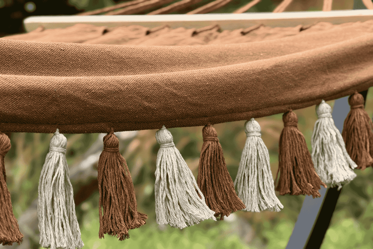 Pompons bicolores du hamac caramel
