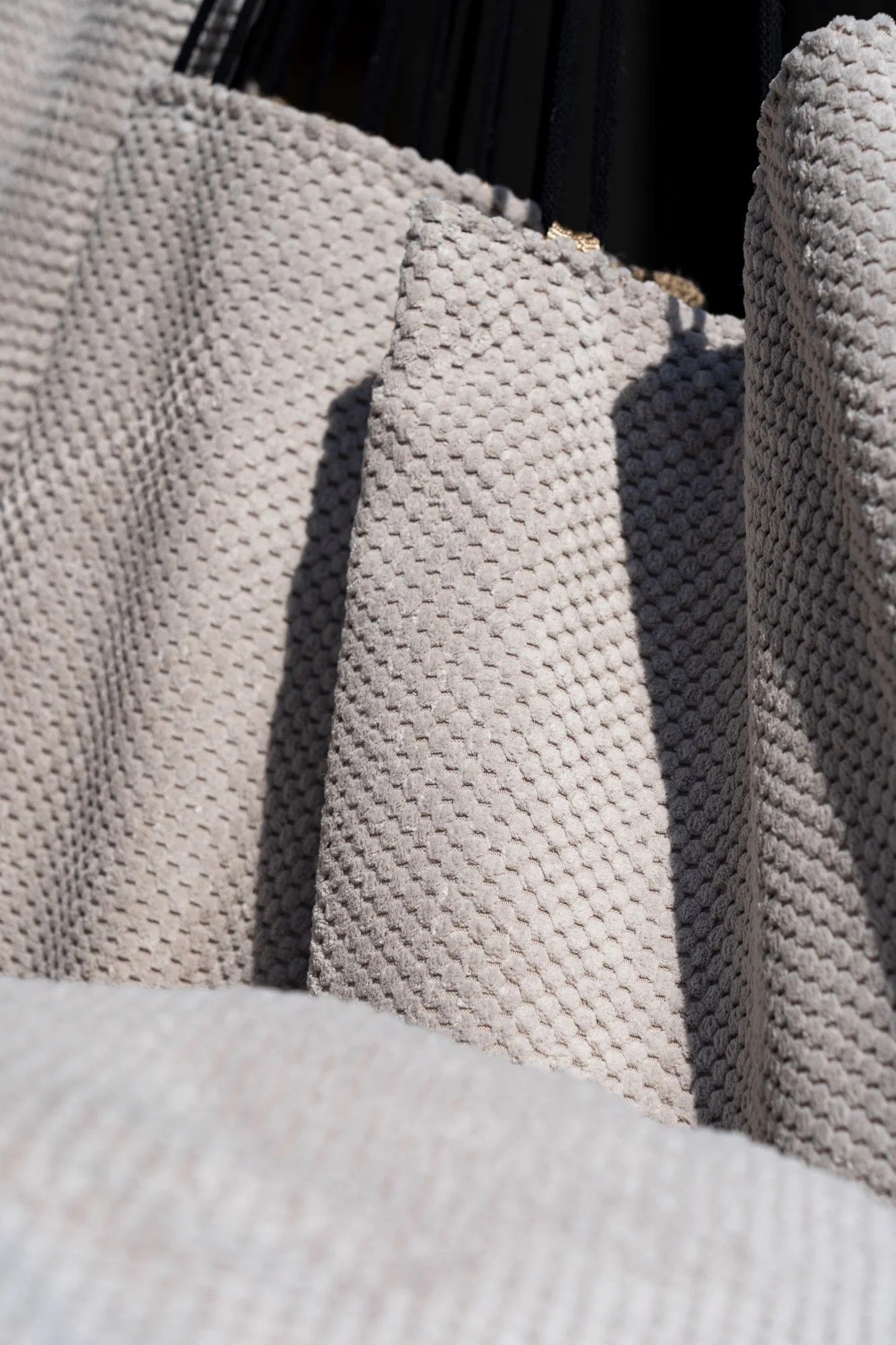 Cadre Gazela ou Gazela caramel + Fauteuil suspendu gris café / beige café