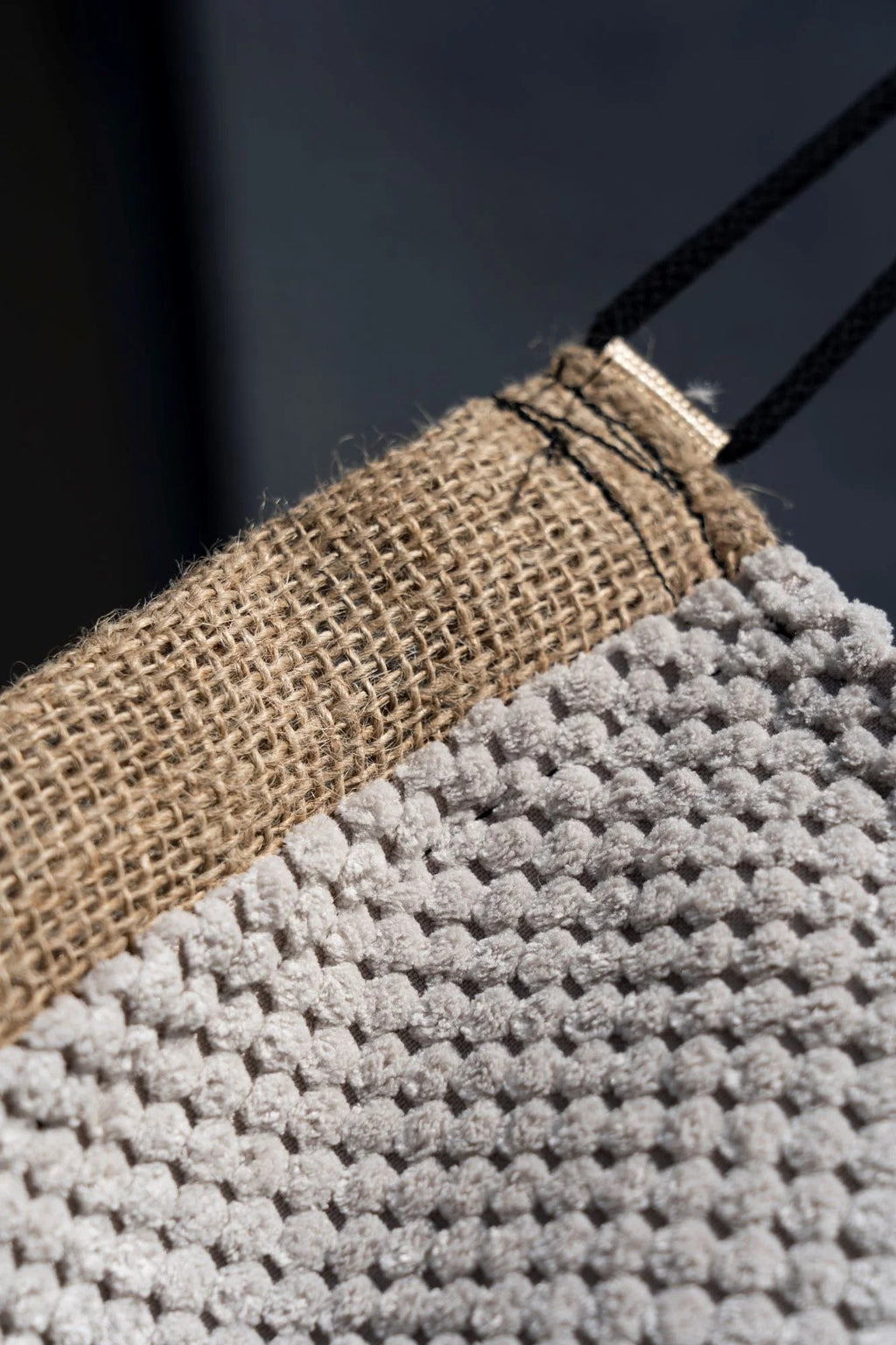 Cadre Gazela ou Gazela caramel + Fauteuil suspendu gris café / beige café